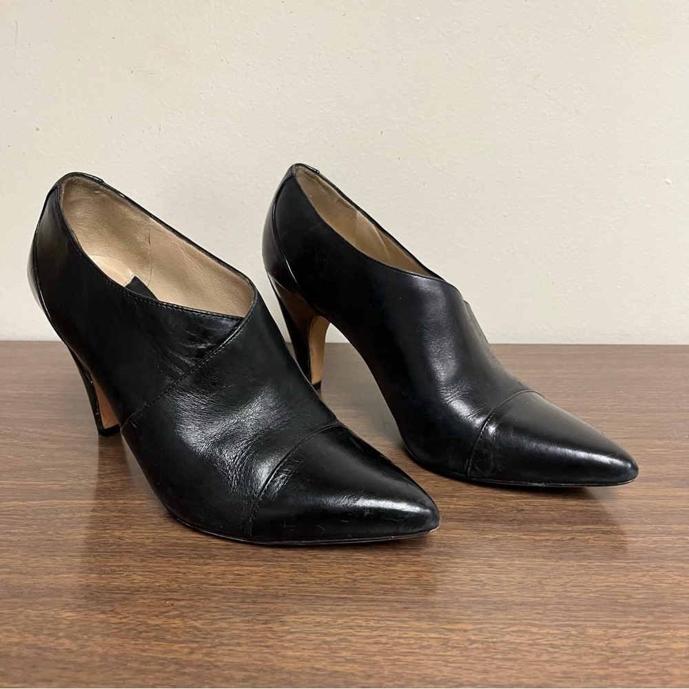 Carolina Espinosa - black pump